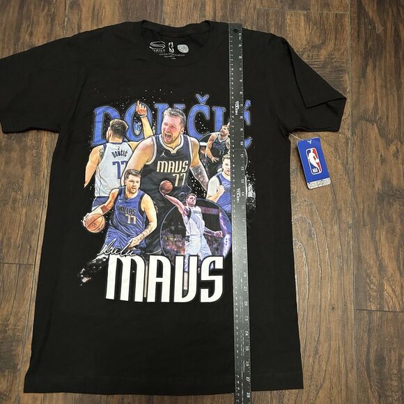 Stadium Essentials Luka Doncic Dallas Mavs Tshirt Mens Small #77 NWT - Picture 2 of 5